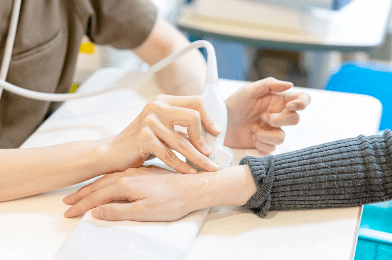 リウマチ専門医の副院長が関節リウマチの治療を担当